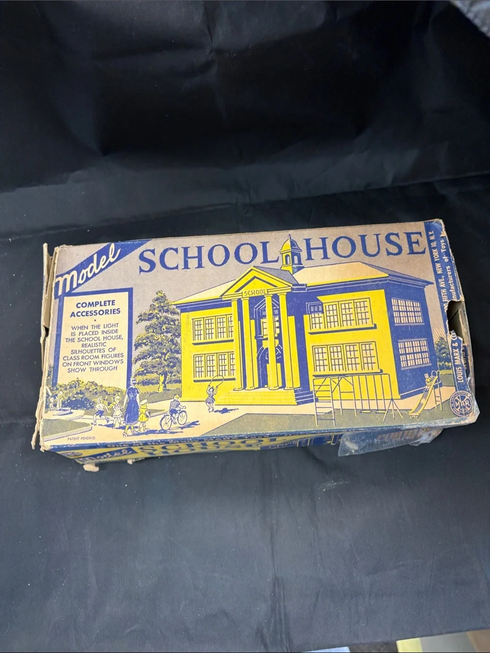 School House Model vintage - Yellow & Blue.   0271